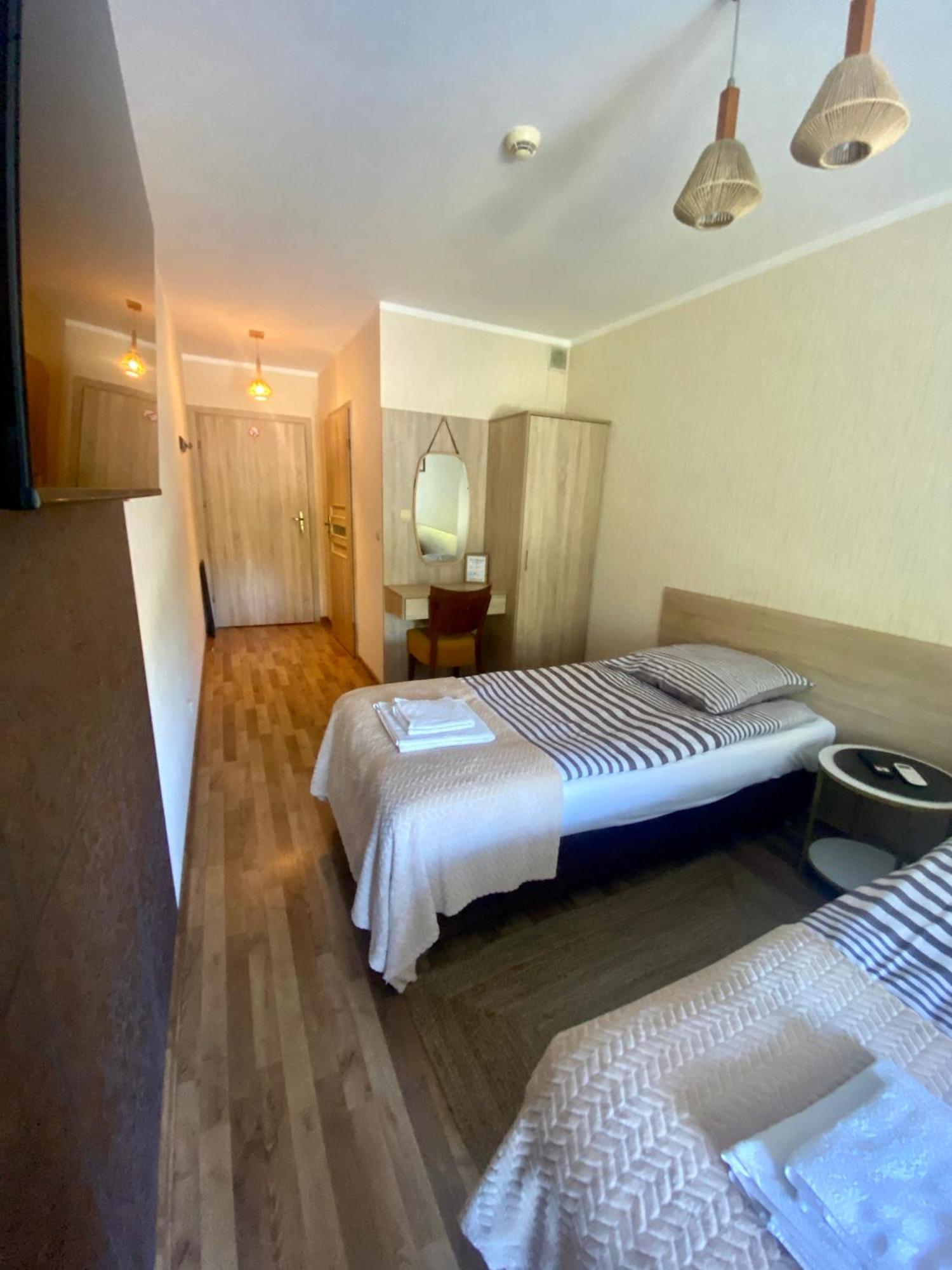 Pokoje Goscinne Pod Jabloniami Augustow Bagian luar foto